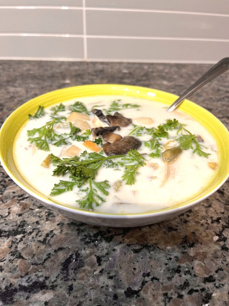 Vegetable soup with cream